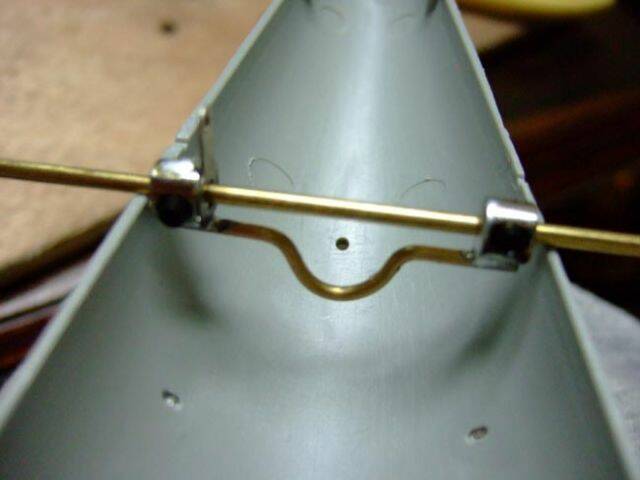 艦尾潛降舵部位-在另一邊焊接上輪擋就完工了